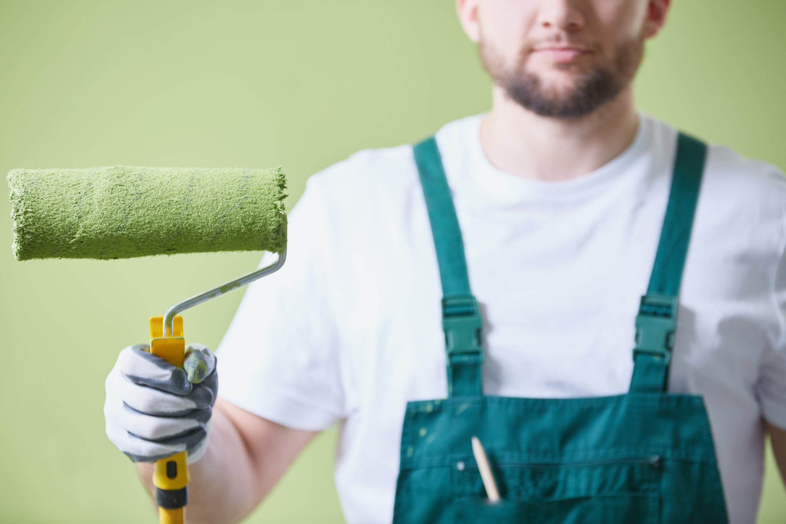 Hoe verf je een plafond? 🎨 Tips voor een plafond verven zonder strepen.